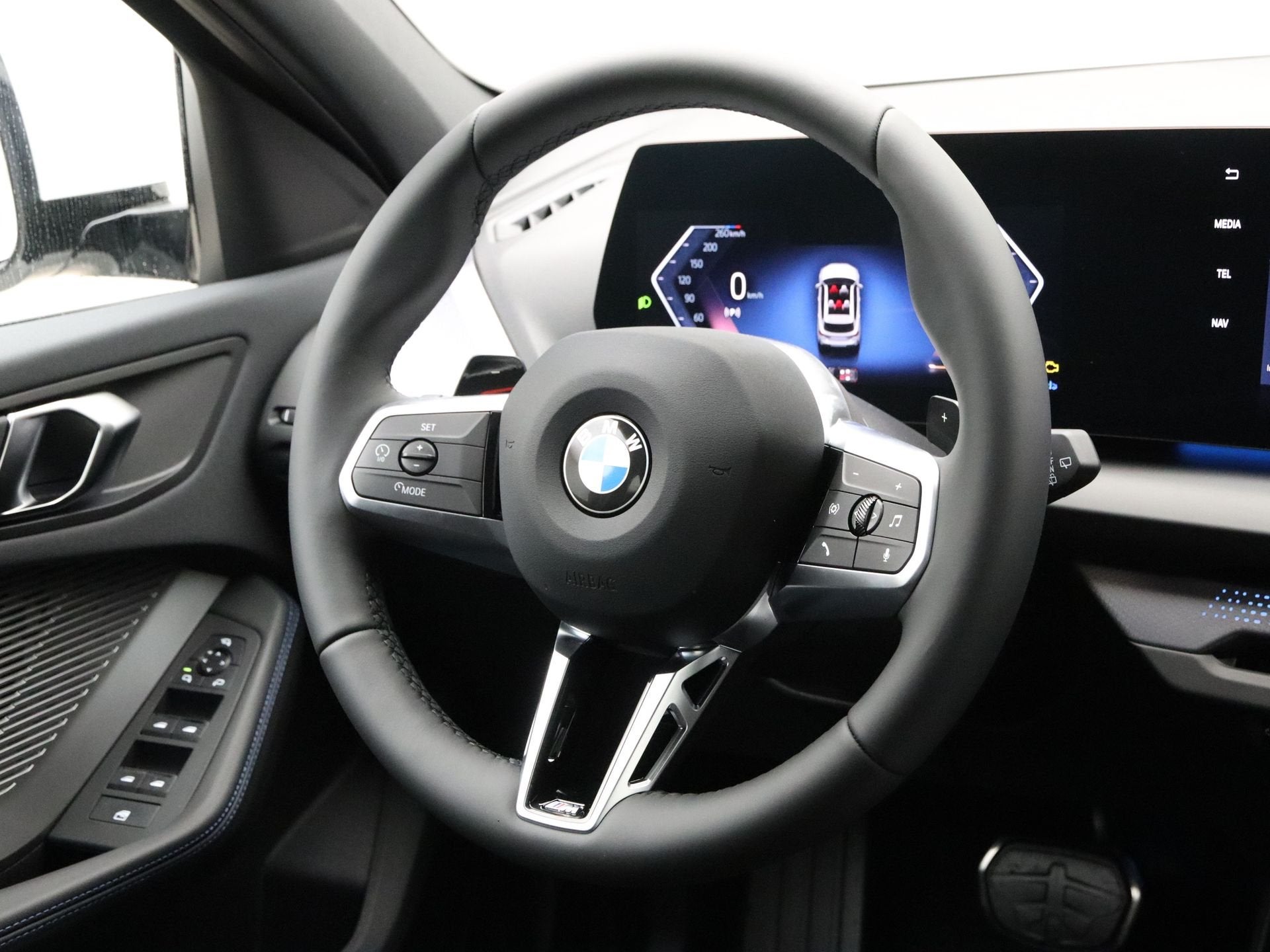 BMW 1 Serie 120 M-Sport (bj 2026, automaat), Auto's, Gebruikt, 156 pk, Met garantie (alle), Wit