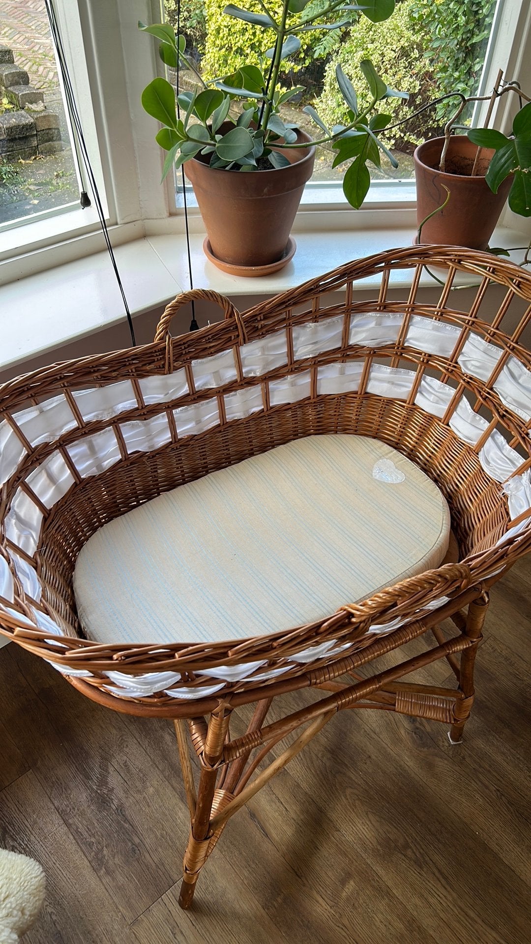 Vintage rotan wieg met matrasje, Ophalen