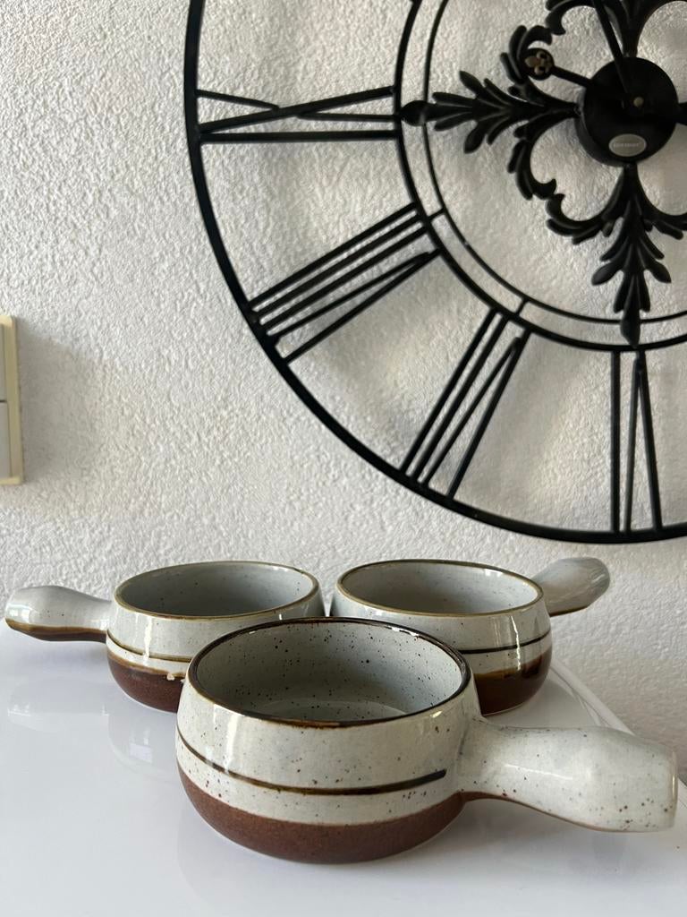 Set van 6 vintage aardewerken soepkommen met handvat, Ophalen of Verzenden, Zo goed als nieuw, Kom(men), Overige stijlen
