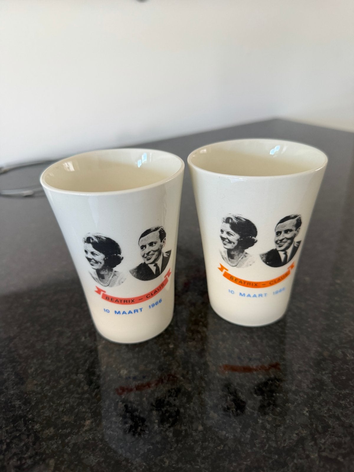 2x Maastricht Beatrix & Claus 1966 Trouwbekers, Ophalen of Verzenden, Zo goed als nieuw, Nederland, Servies