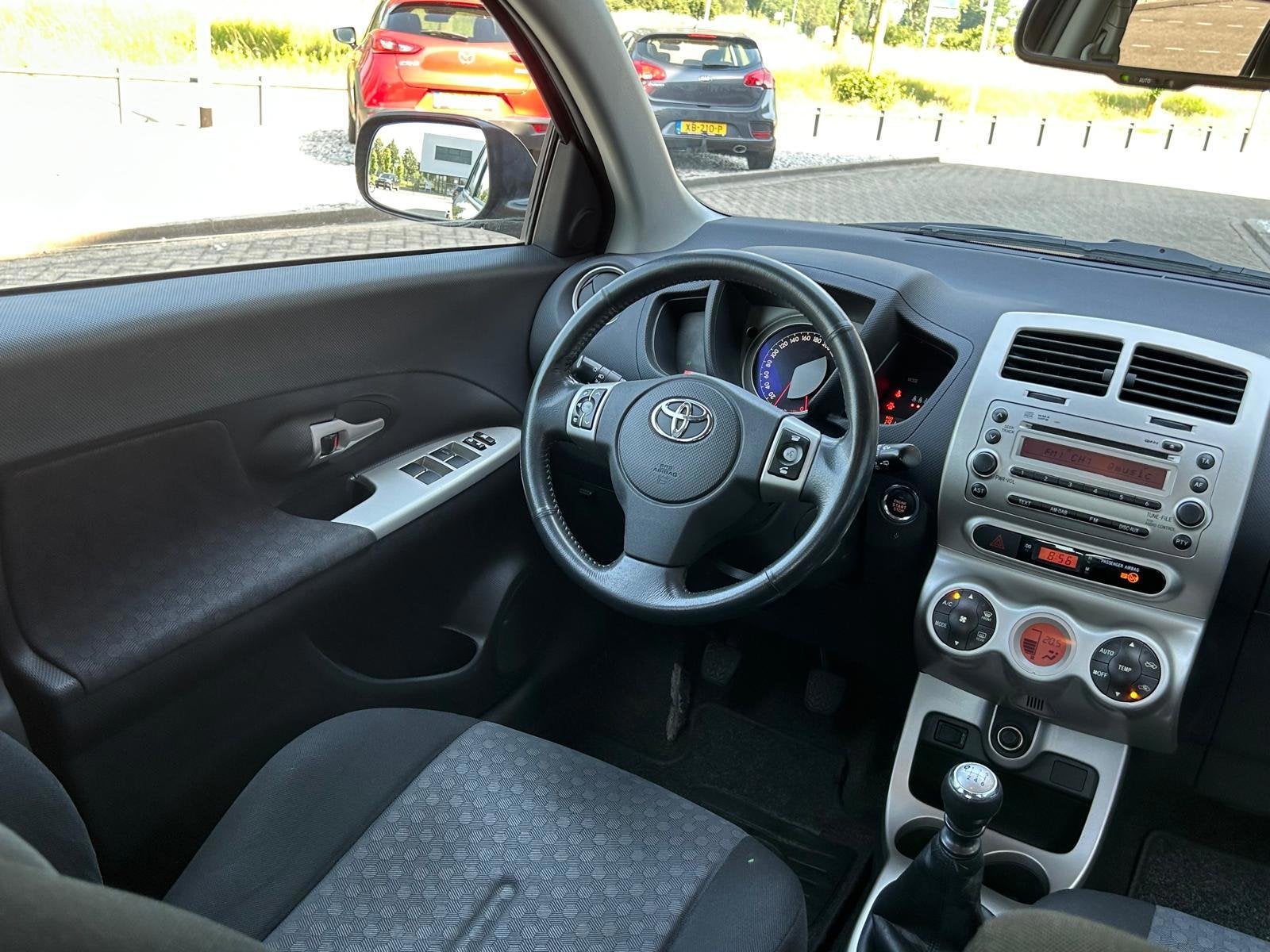 Toyota Urban Cruiser 1.3 VVT-i Dynamic, Voorwielaandrijving, 101 pk, Gebruikt, Zwart
