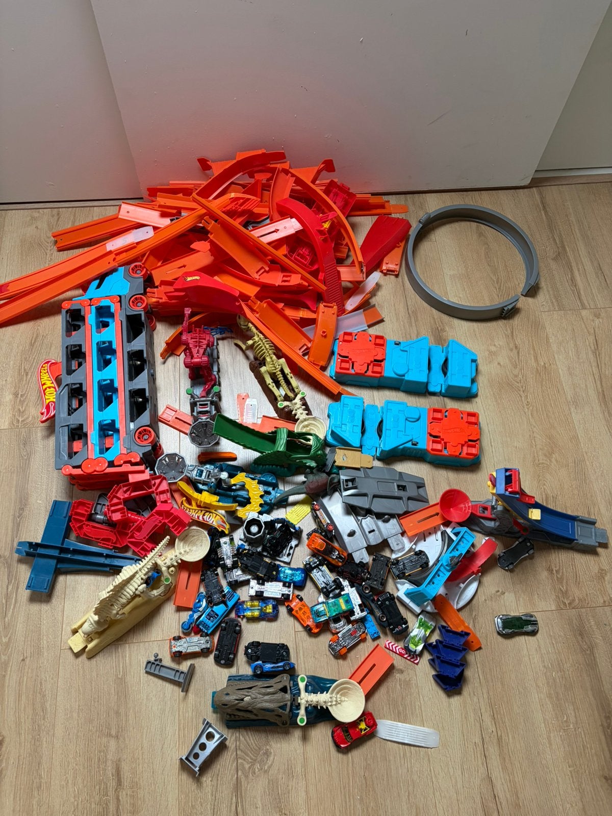 Heel veel Hot Wheels (zie omschrijving), Kinderen en Baby's, Speelgoed | Racebanen, Ophalen, Zo goed als nieuw, Handmatig, Hot Wheels