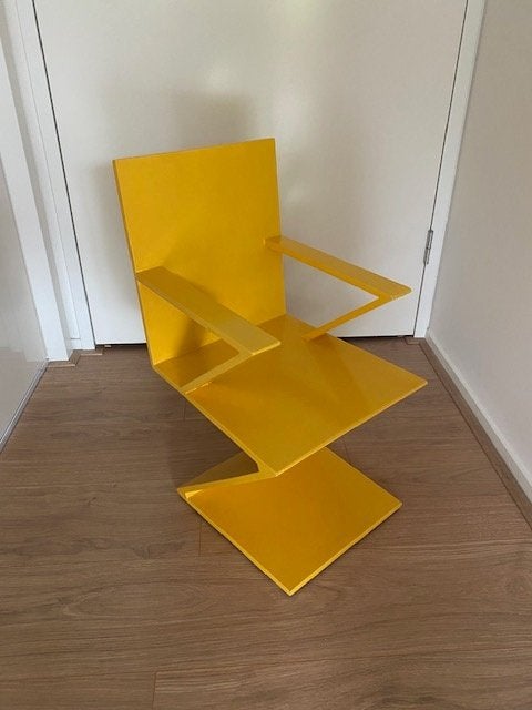Naar Gerrit Rietveld kleine Zig Zag stoel met leuningen, Antiek en Kunst, Verzenden