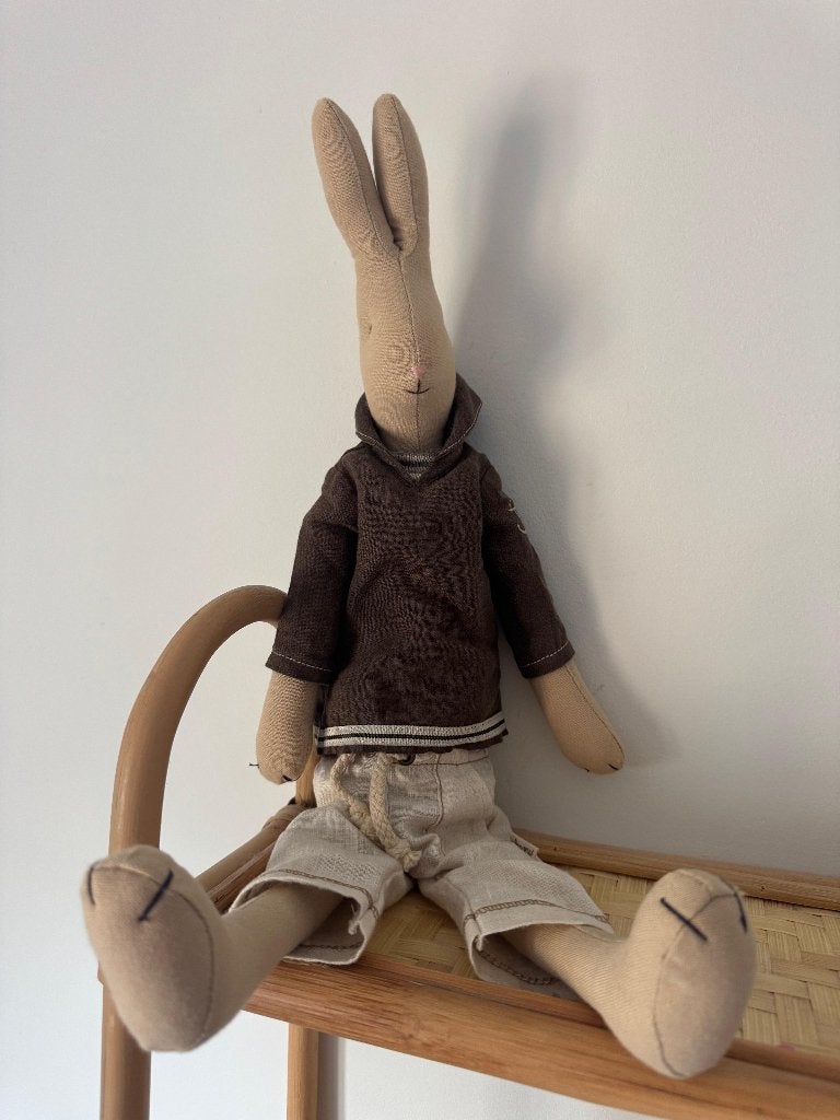 Groot Maileg Rabbit Boy konijn ca. 50 cm met kleding, Ophalen of Verzenden, Zo goed als nieuw, Overige typen