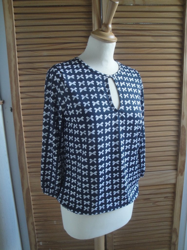 Blauw/wit topje QUESTION maat S, Blauw, Ophalen of Verzenden, Zo goed als nieuw, Lange mouw
