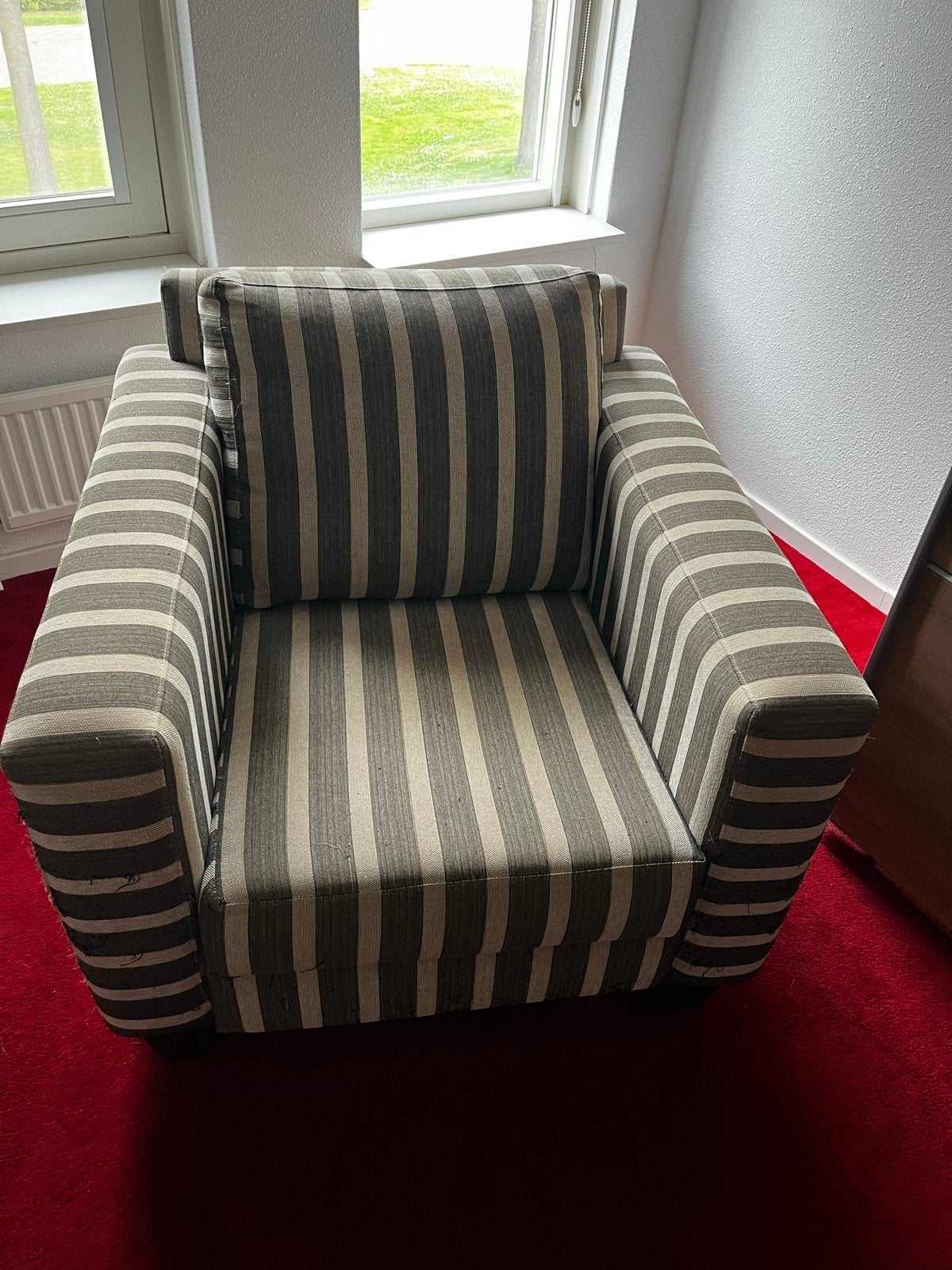 Twee comfortabele grijs/beige gestreepte fauteuils, Ophalen, Gebruikt, Stof, 75 tot 100 cm