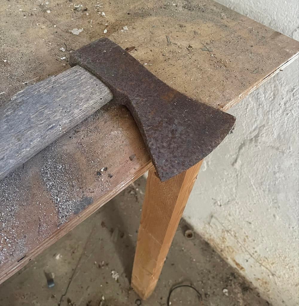 Oude bijl met houten steel - Vintage gereedschap, Antiek en Kunst, Antiek | Gereedschap en Instrumenten, Ophalen
