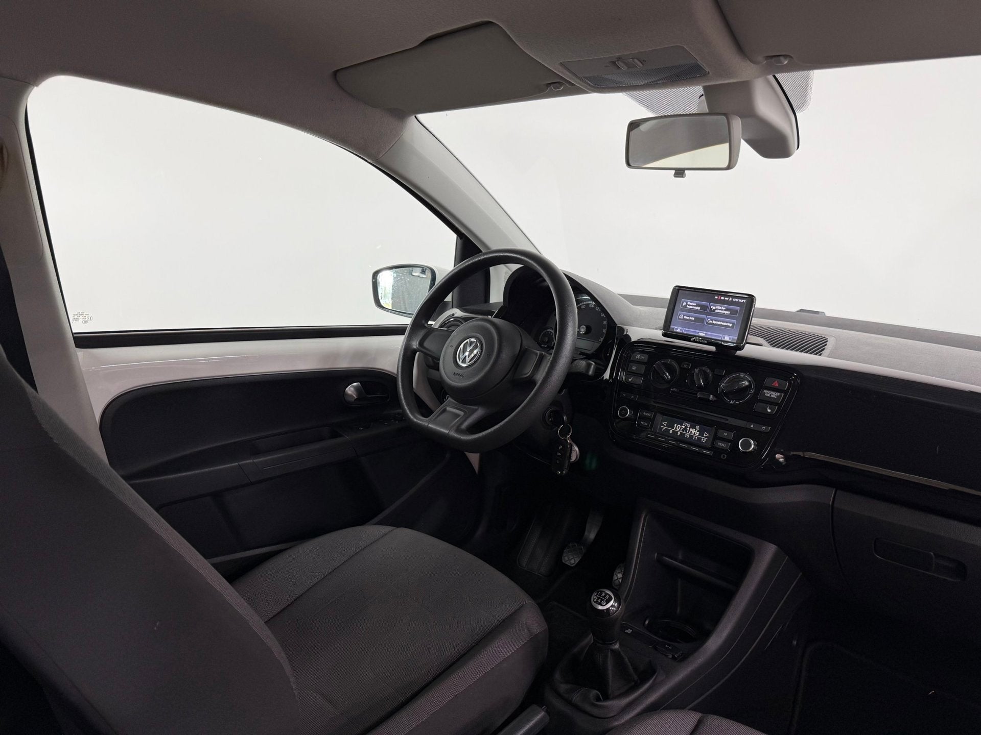 Volkswagen Up! 1.0 move up! BlueMotion Navigatie/Airco/Stoel, Auto's, Voorwielaandrijving, Stof, Gebruikt, 4 stoelen