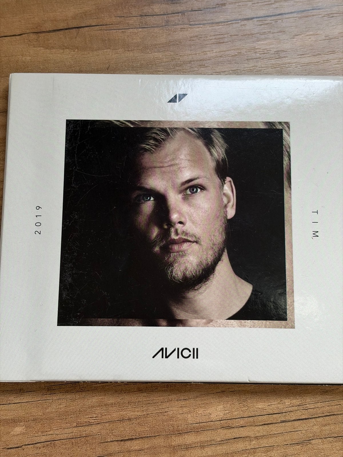 Avicii - TIM (CD), Ophalen of Verzenden, Zo goed als nieuw, Elektronisch, Inclusief doosje