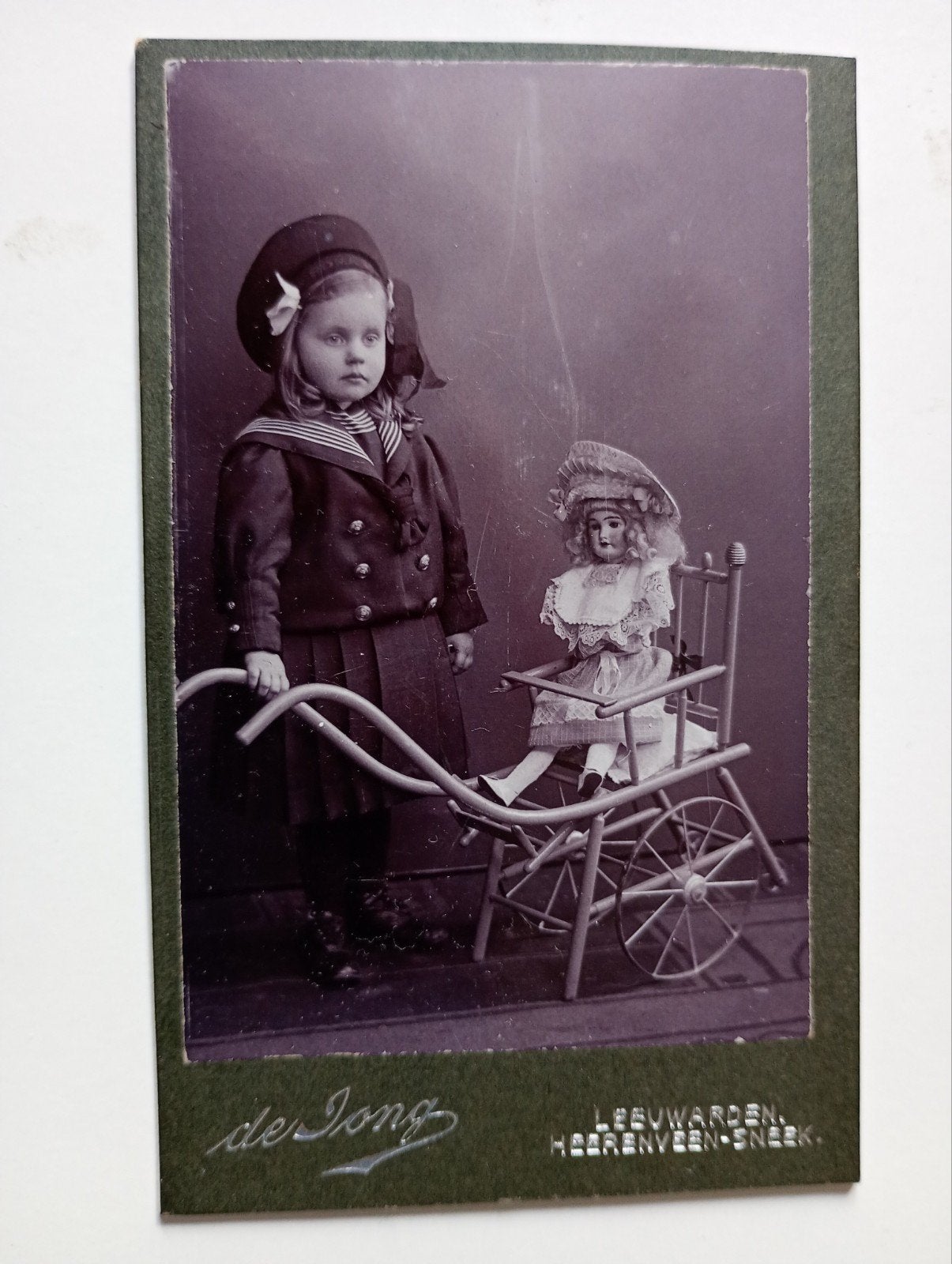 CDV Leeuwarden Meisje met Pop, Ophalen of Verzenden, Voor 1940, Gebruikt, Foto