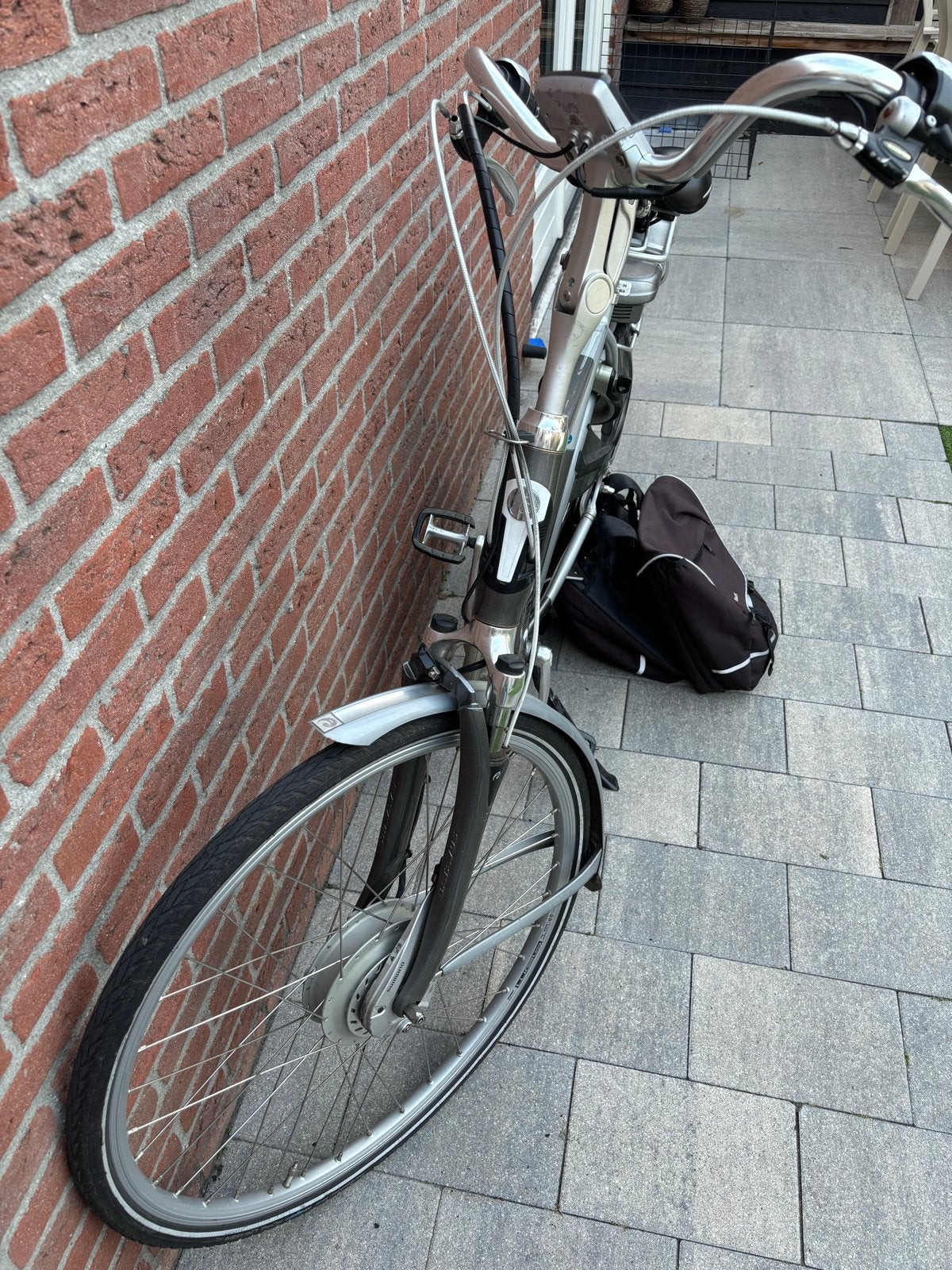 Batavus E-bike met fietstassen en oplader, maat 57cm, Fietsen en Brommers, Elektrische fietsen, Ophalen, Minder dan 30 km per accu