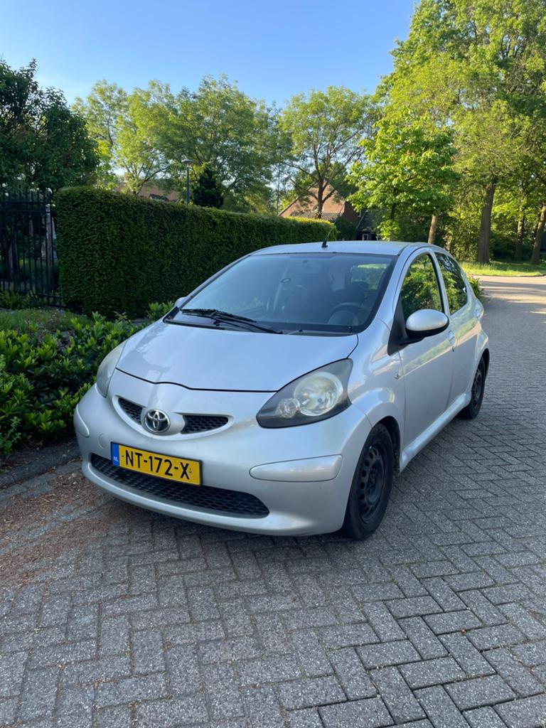 Toyota Aygo Grijs  2006 Alu velgen Toyota Aygo, 4 cilinders, Origineel Nederlands, Handgeschakeld, Particulier