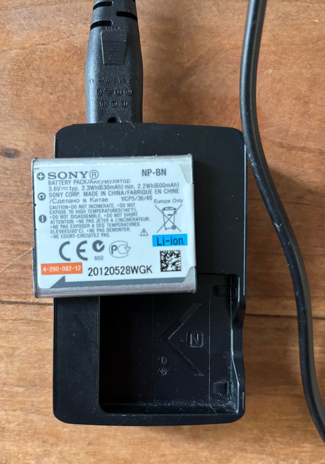 Sony camera batterij en lader, Ophalen, Zo goed als nieuw
