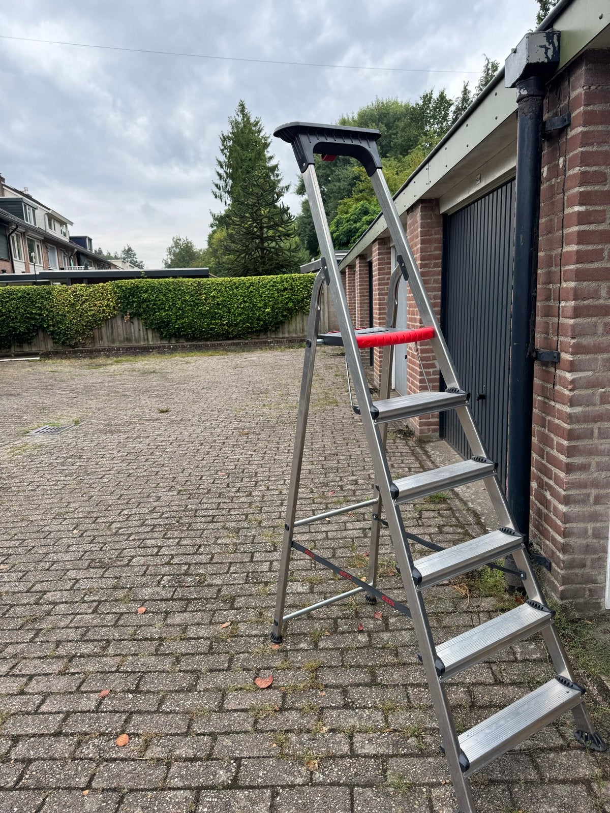 Altrex huishoudtrap met 6 treden (2x gebruikt), Ophalen, Trap, Zo goed als nieuw, Opvouwbaar of Inschuifbaar