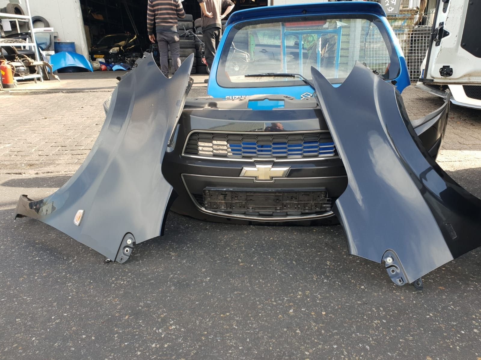 CHEVROLET AVEO VOORBUMPER +VOORSCHERMEN  BJ 2006 TOT 2011, Gebruikt, Voor, -, Ophalen of Verzenden