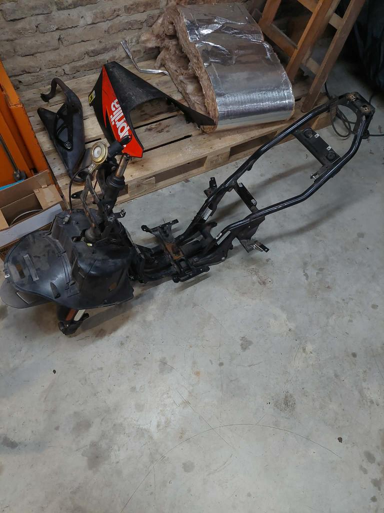 Aprilia sr50 factory frame, Ophalen, Zo goed als nieuw, Frame
