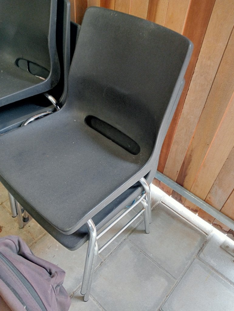 Vijf nette stapelstoelen, Ophalen, Gebruikt, Zwart, Metaal