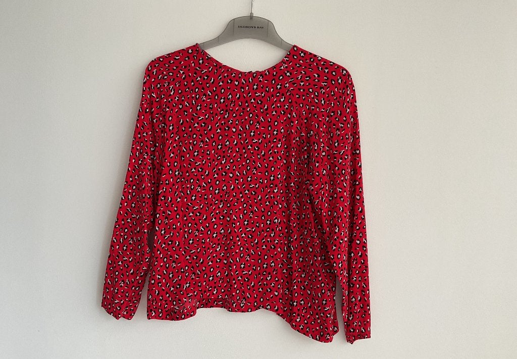 Levi's rode blouse met print - Maat XS - i.z.g.s., Kleding | Dames, Ophalen of Verzenden, Zo goed als nieuw, Maat 34 (XS) of kleiner