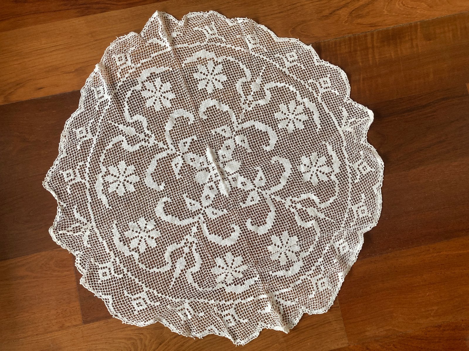 Open gewerkt kleedje voor op tafel. Jaren ‘50, Ophalen of Verzenden