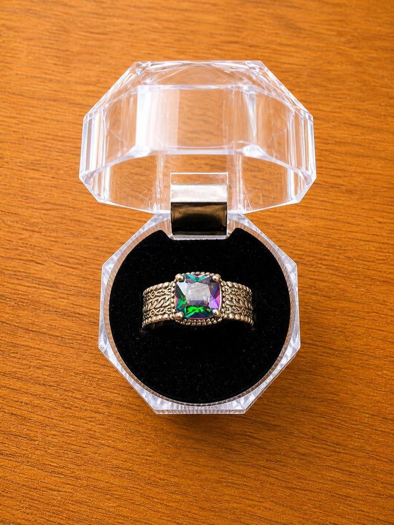 Prachtige Vintage Ring met Mystieke Regenboog Topaas, Gebruikt, Overige kleuren, Ophalen of Verzenden, Dame of Heer