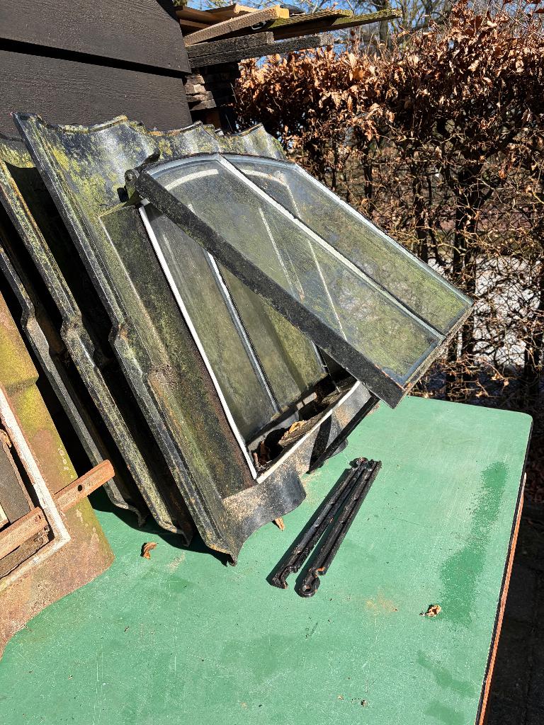 Gietijzeren dakraam antiek OVH6, Doe-het-zelf en Verbouw, Glas en Ramen, Ophalen, Gebruikt, Minder dan 80 cm, Minder dan 80 cm