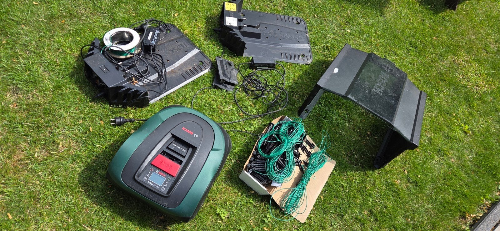 Bosch Indego XS300 robotmaaier met laadstation en toebehoren, Tuin en Terras, Robotmaaiers, Gebruikt, Bestuurbaar via app, Ophalen of Verzenden