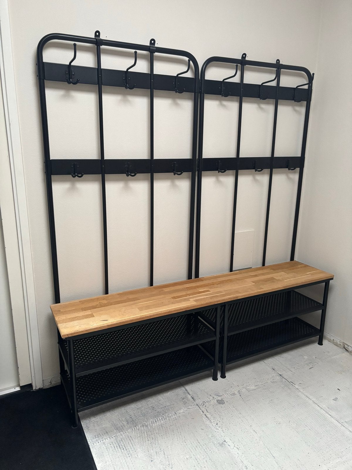 2 IKEA Nipasen kapstokken met eiken plank, Huis en Inrichting, Woonaccessoires | Kapstokken, Zo goed als nieuw, Metaal, 150 tot 200 cm