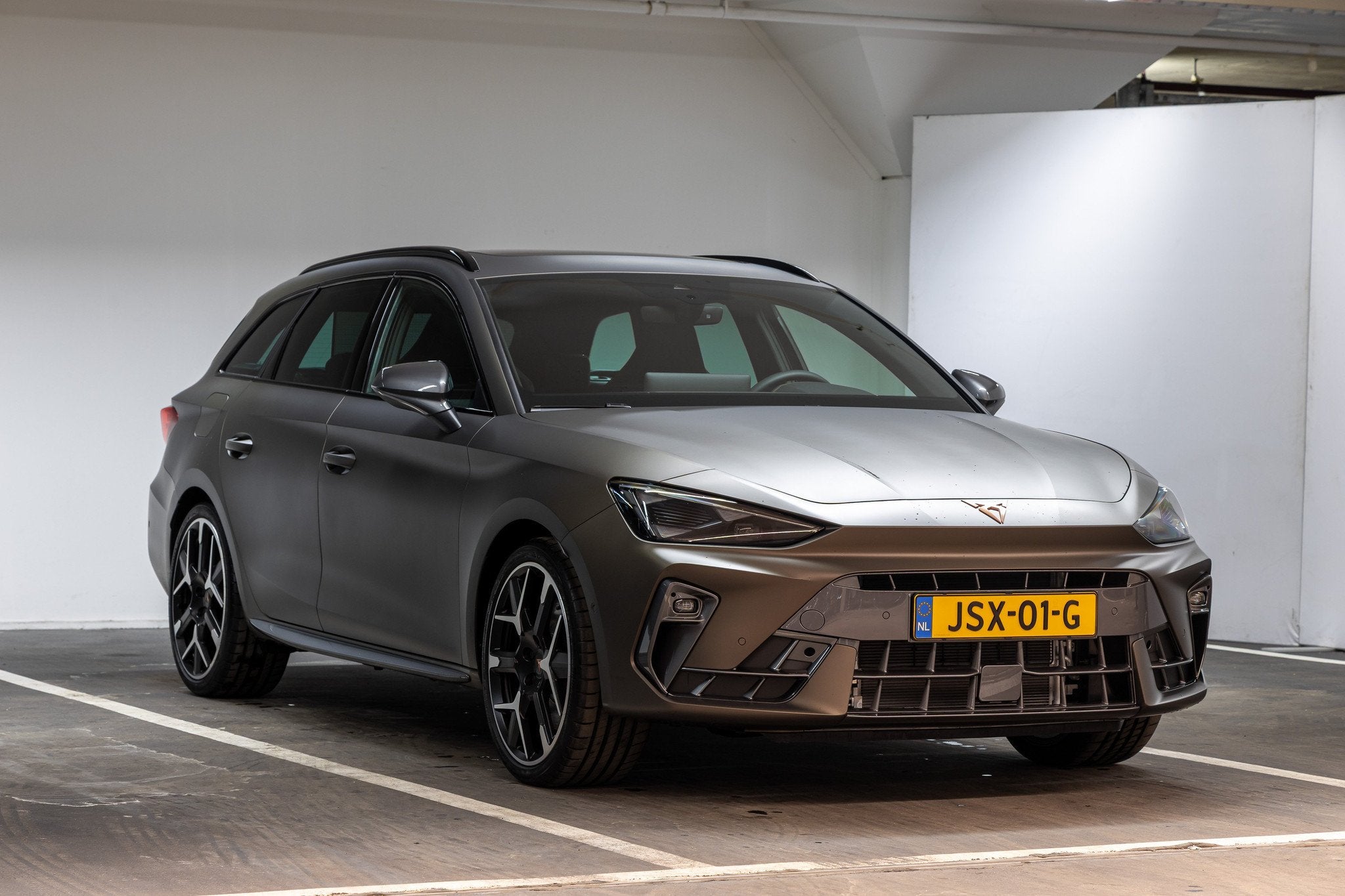 CUPRA Leon Sportstourer 1.5 TSI e-Hybrid VZ Performance, Auto's, Automaat, Euro 6, 4 cilinders, Bruin