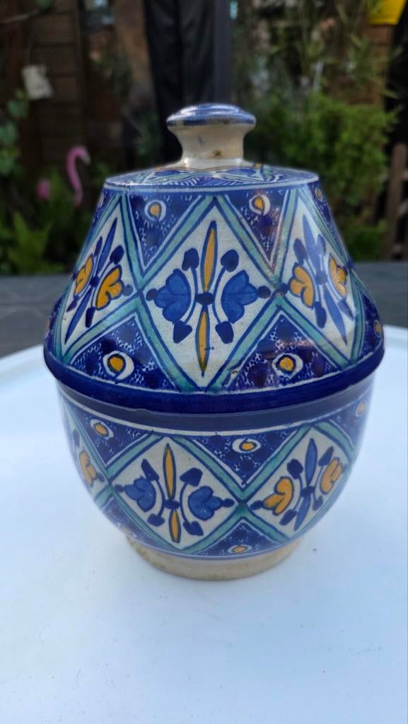 Antieke Marokkaanse aardewerk pot met deksel., Ophalen