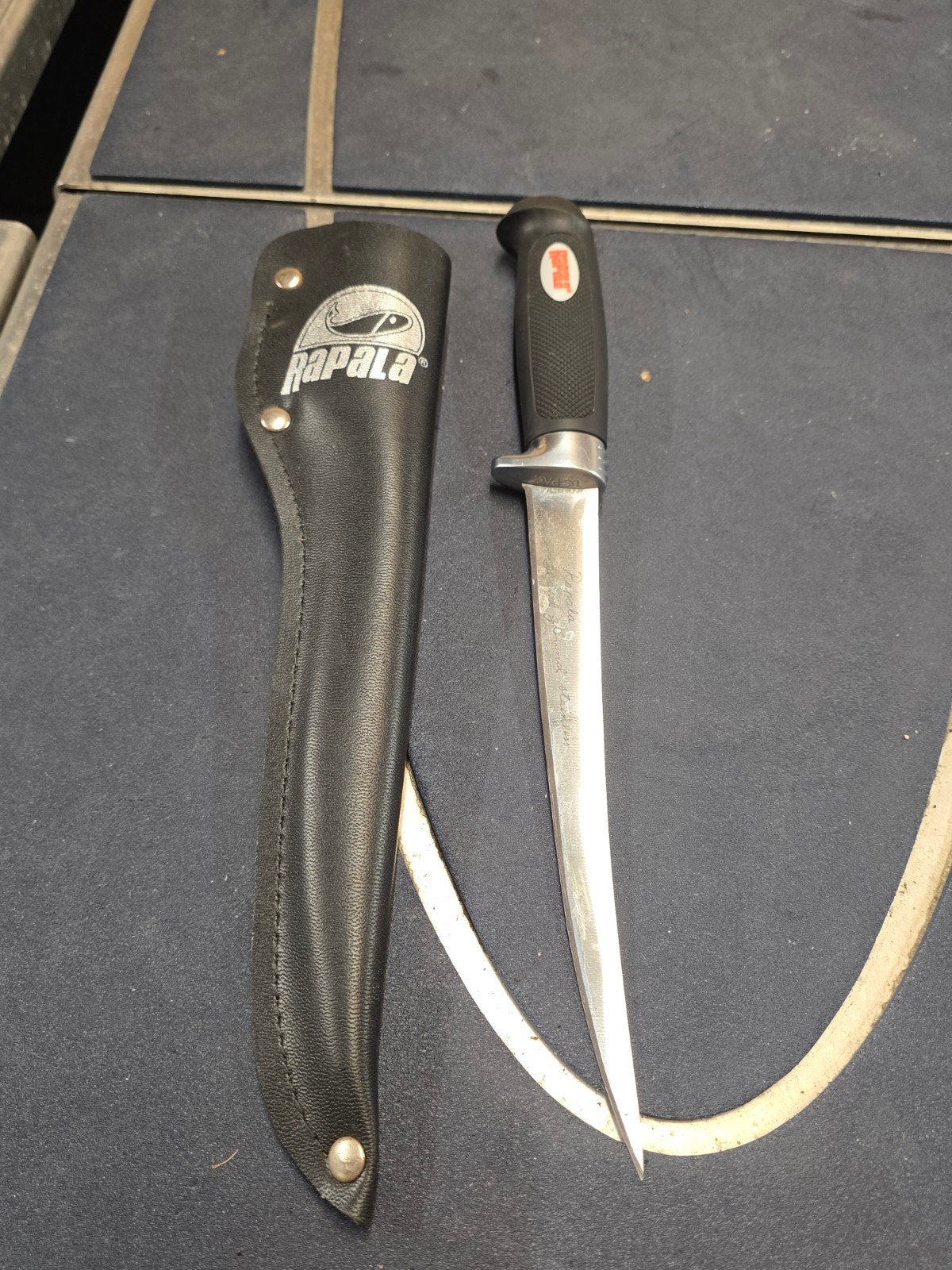 Rapala Fileermes met schede - Zo goed als nieuw, Ophalen of Verzenden, Zo goed als nieuw, Overige typen