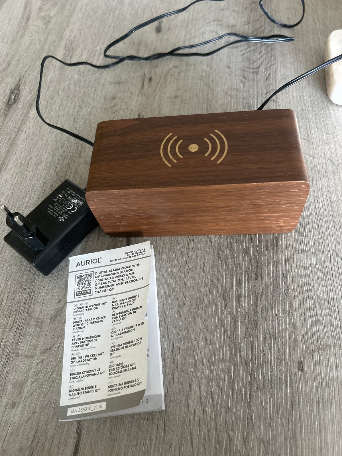 Auriol Digitale Wekker walnootkleur met Draadloos Opladen, Ophalen of Verzenden, Nieuw, Digitaal