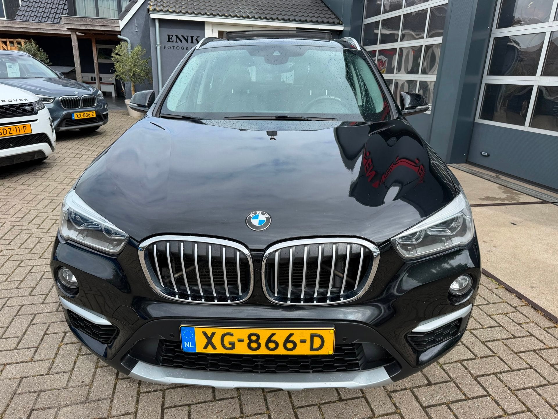 BMW X1 SDrive20i High Executive / SportLeder / Pano / Head-U, 1998 cc, Zwart, Bedrijf, 1455 kg