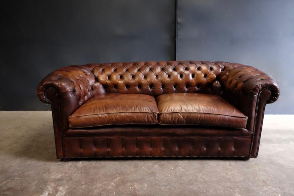 Origineel Engelse Chesterfield bank, Ophalen, Zo goed als nieuw, Chesterfield Engels Modern Klassiek, Leer