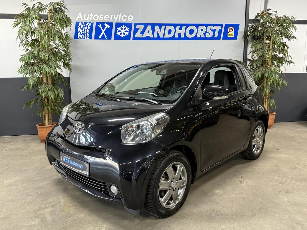 Toyota iQ 1.0 VVTi Aspiration // Navi // Ecc (bj 2014), Auto's, Toyota, Stof, Gebruikt, 4 stoelen, Origineel Nederlands
