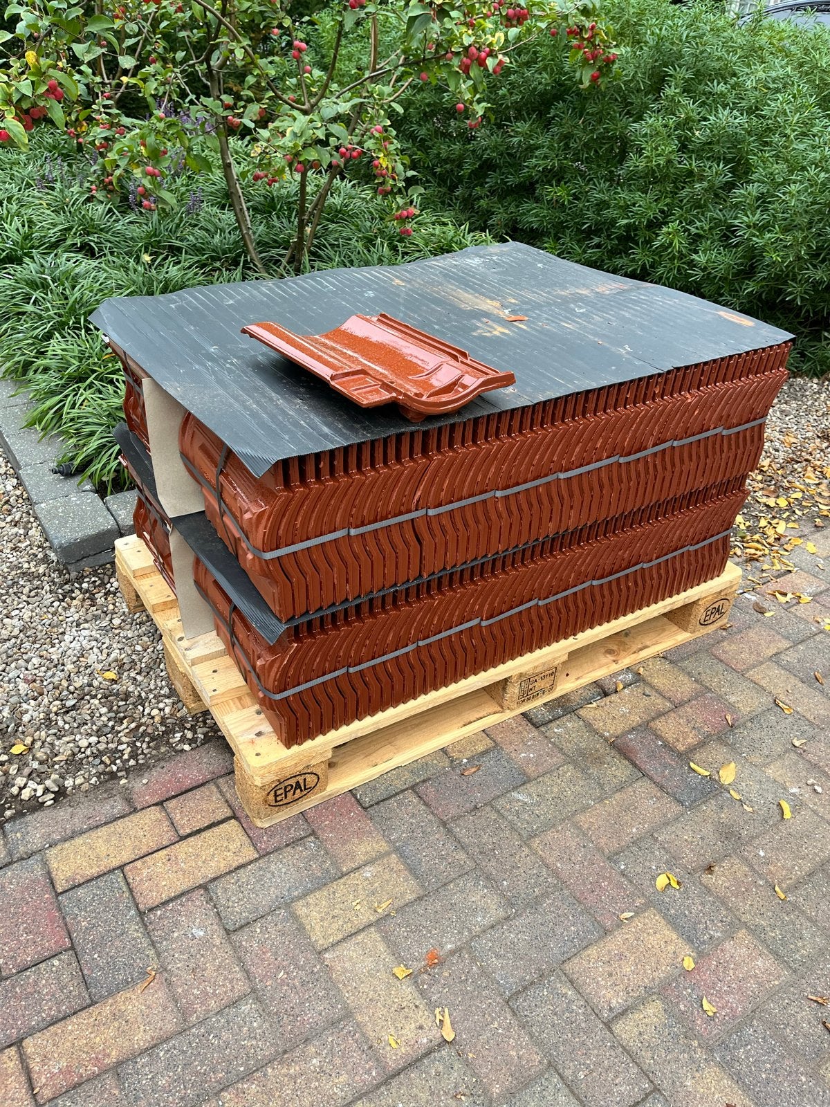 Nieuwe dakpannen 192 stuks licht bruin verglaasd, Ophalen, 10 tot 15 m², Nieuw, Dakpannen