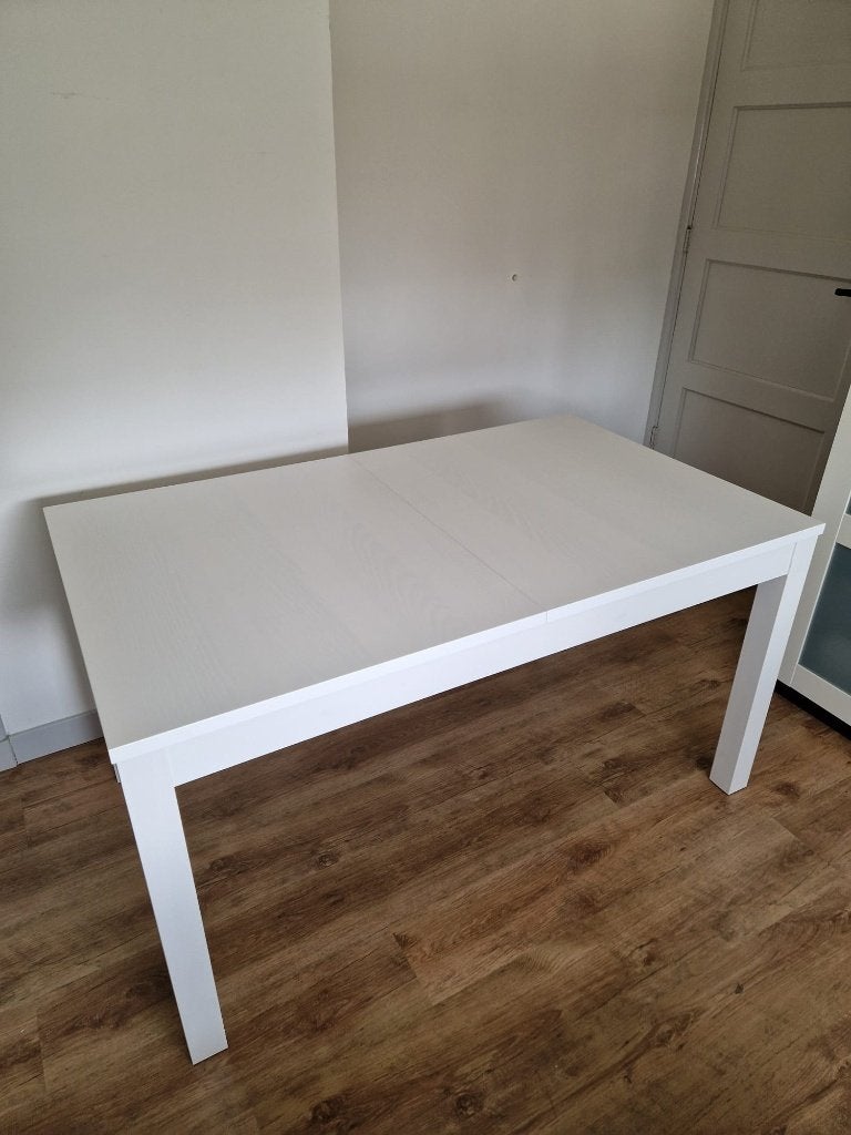 Uitschuifbare, witte tafel, Ikea, Bjursta, Huis en Inrichting, Tafels | Eettafels, Ophalen, 100 tot 150 cm, 50 tot 100 cm, Zo goed als nieuw