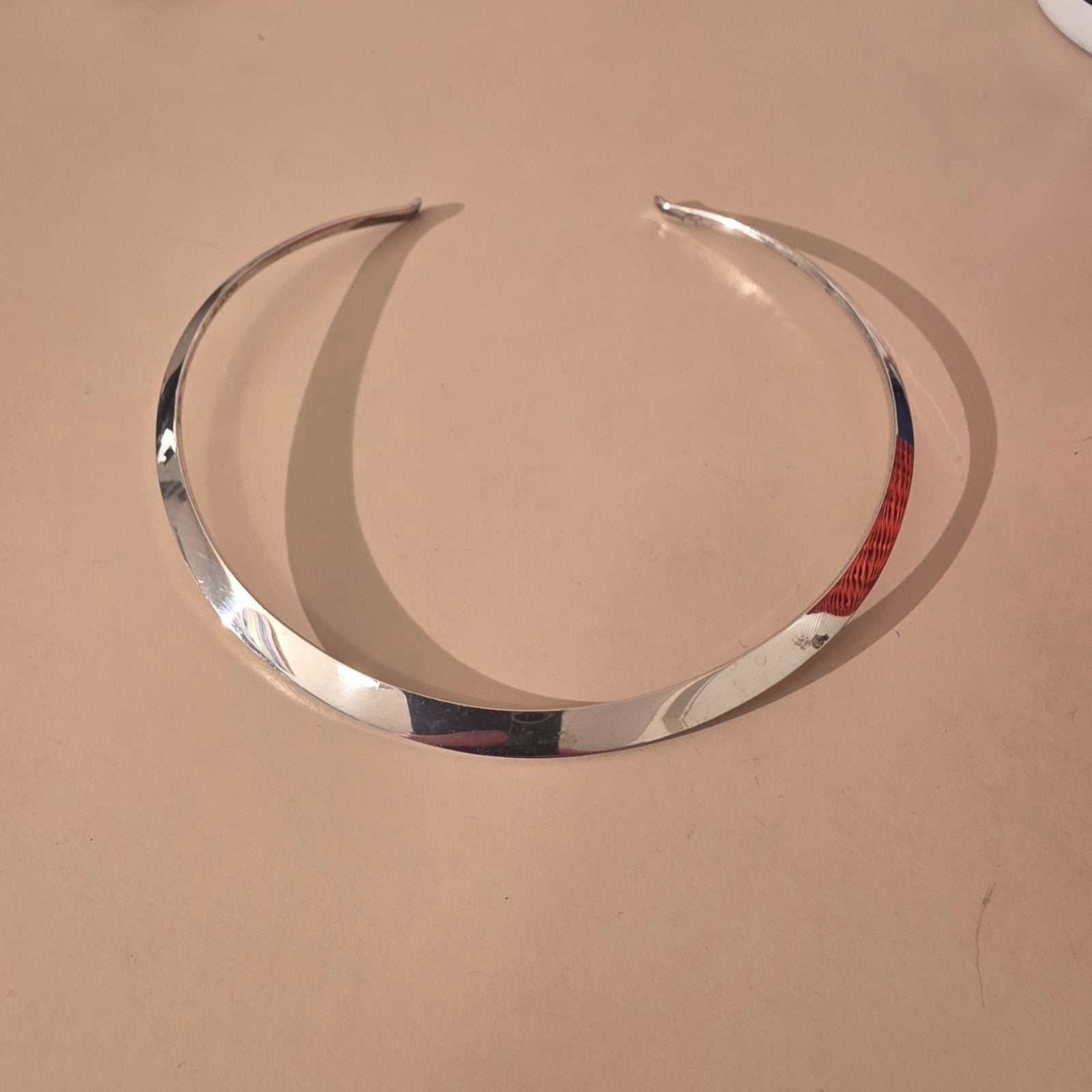 Prachtige handgesmeden design spang NOL (Nederlands design), Verzenden, Zilver, Ketting