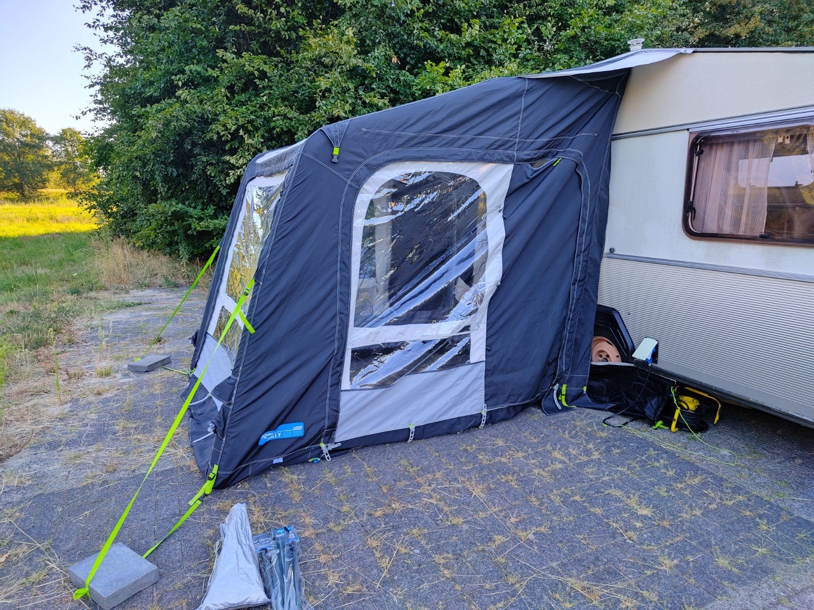 Kampa Dometic Rally Air Pro 200 voortent - Zo goed als nieuw, Ophalen of Verzenden, Zo goed als nieuw, Polyester, Kampa Dometic