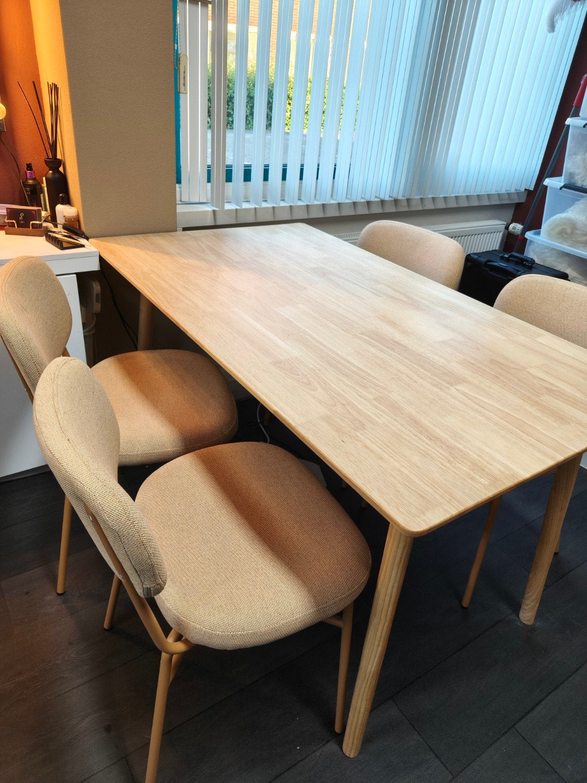 Moderne eettafel met 4 stoelen - Zo goed als nieuw, Huis en Inrichting, Tafels | Eettafels, 100 tot 150 cm, 50 tot 100 cm, Zo goed als nieuw