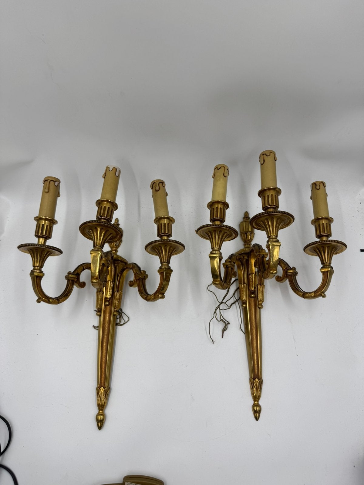 Set vintage Louis XVI-stijl wandlampen – 3-armig goud/brons, Antiek en Kunst, Antiek | Lampen, Ophalen of Verzenden