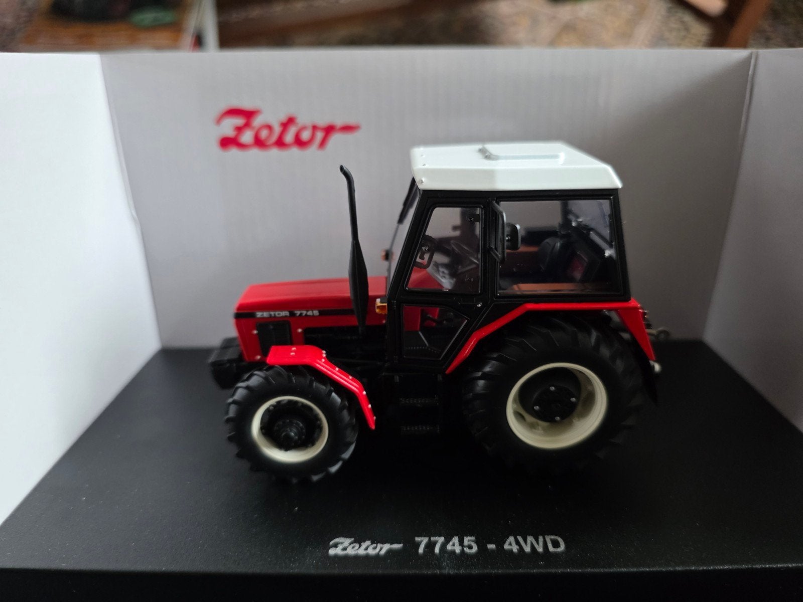 Zetor 7745-4WD schaalmodel tractor 1:32, Ophalen of Verzenden, Zo goed als nieuw, Tractor of Landbouw