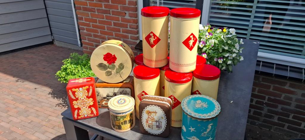 Diverse collectie vintage blikken en bussen, Ophalen