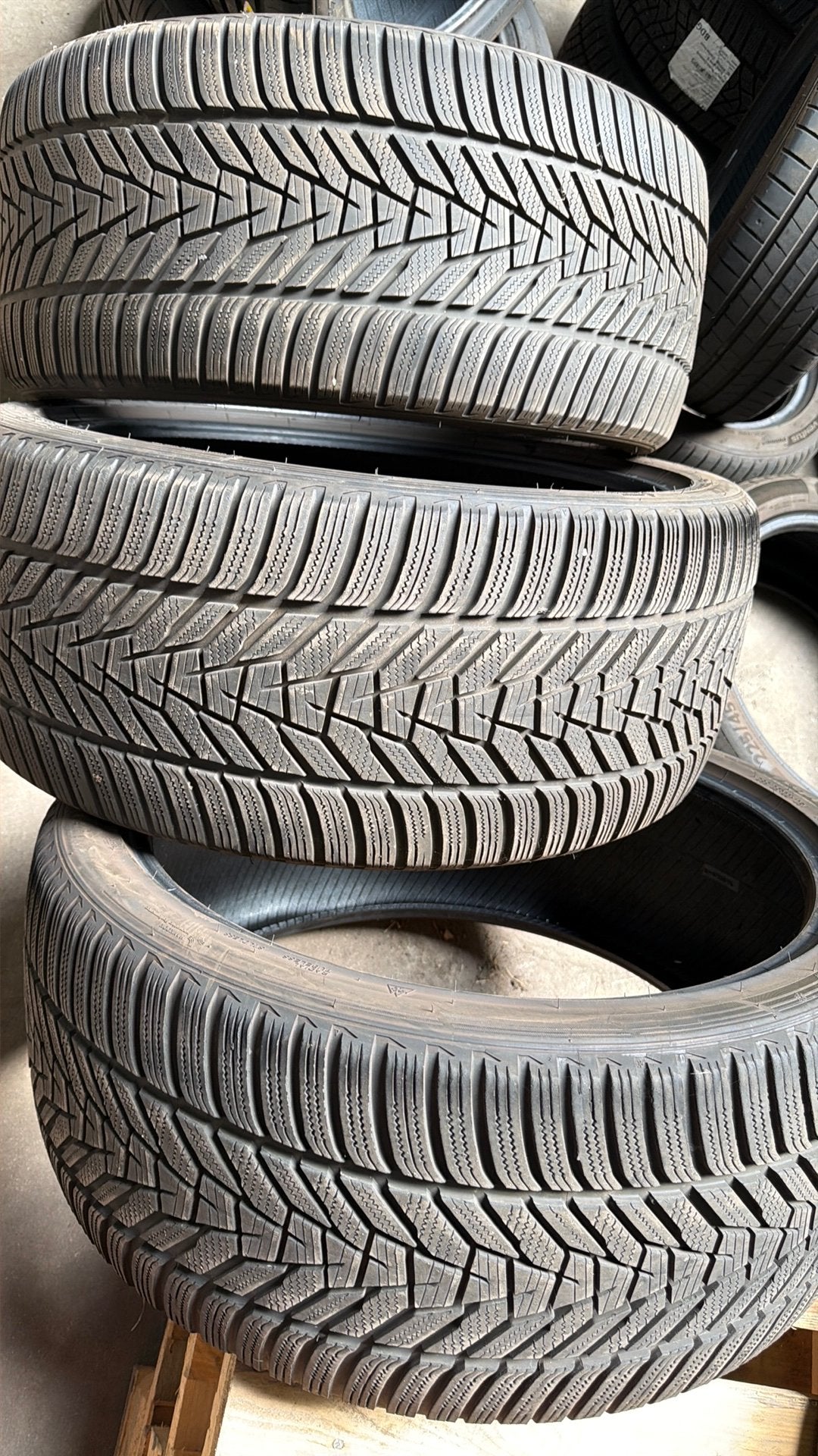 285/35-22 hankook winter 7 mm 3 stuks voor 300,- euro, Auto-onderdelen, Banden en Velgen, Ophalen, Gebruikt, 285 mm, Overige maten