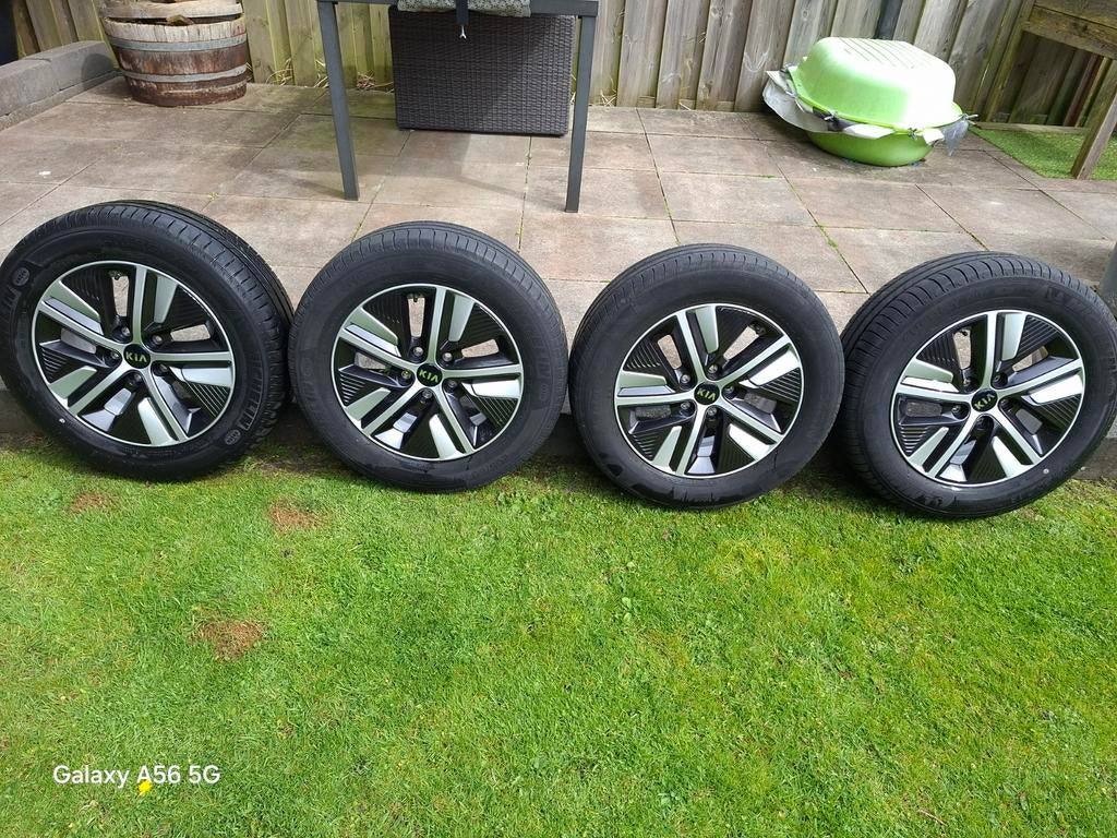 Originele Kia Niro velgen 16 inch met zomer- en winterbanden, Ophalen, Gebruikt, 16 inch, Banden en Velgen