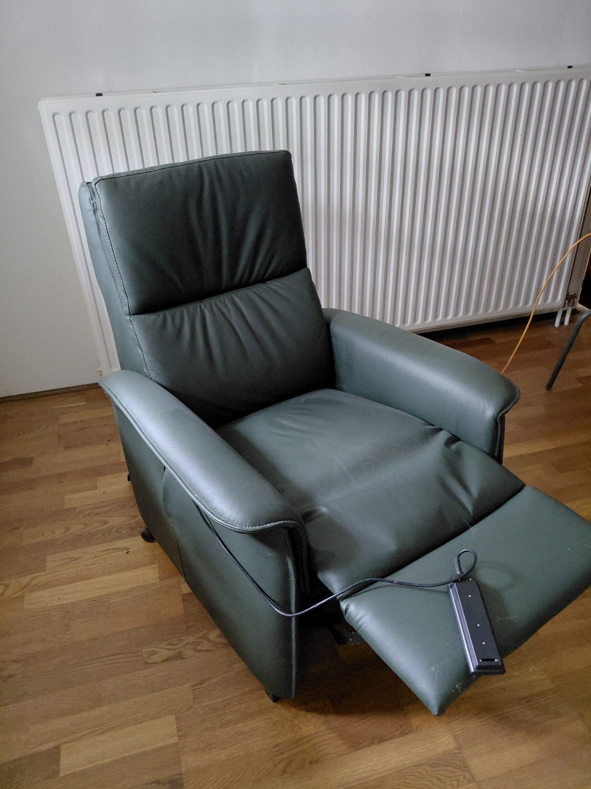 Elektrische relaxfauteuil met sta-op functie, groen, Huis en Inrichting, Ophalen, Gebruikt, 75 tot 100 cm, Leer