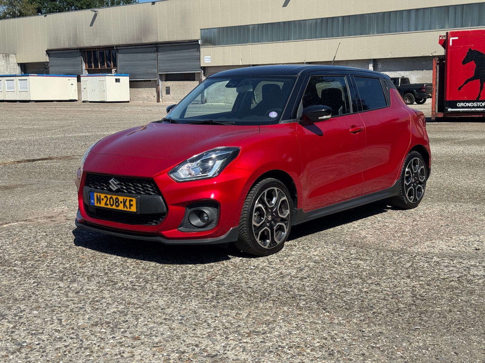 Suzuki Swift 1.4 Sport 129pk Smart Hybrid 2021 / carbon, Voorwielaandrijving, Stof, 40 €/maand, Zwart