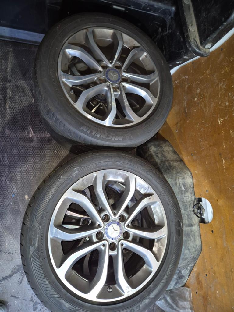 18 inch Mercedes Benzine Velgen met Banden (2x goed), Auto-onderdelen, Banden en Velgen, Ophalen of Verzenden, Gebruikt, 18 inch