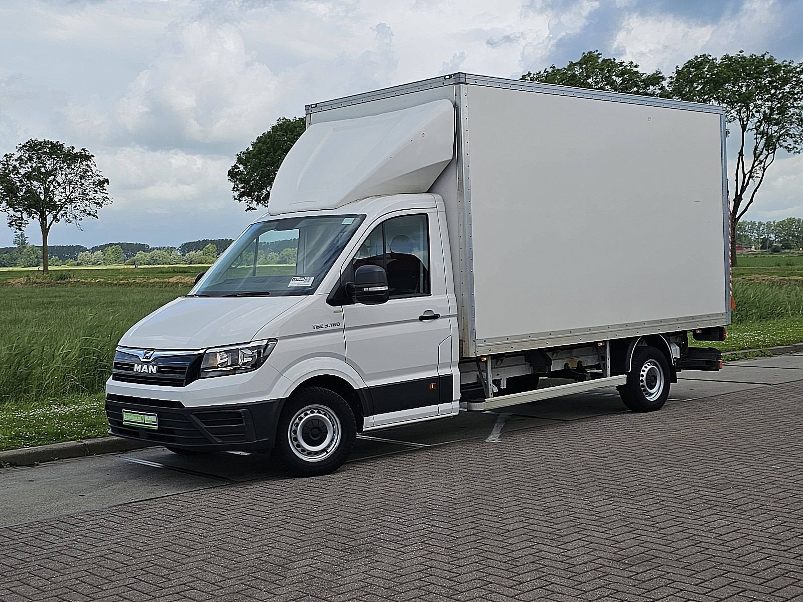 M.A.N. TGE 3.180 bakwagen laadklep!, Auto's, Gebruikt, MAN, Wit, Bedrijf