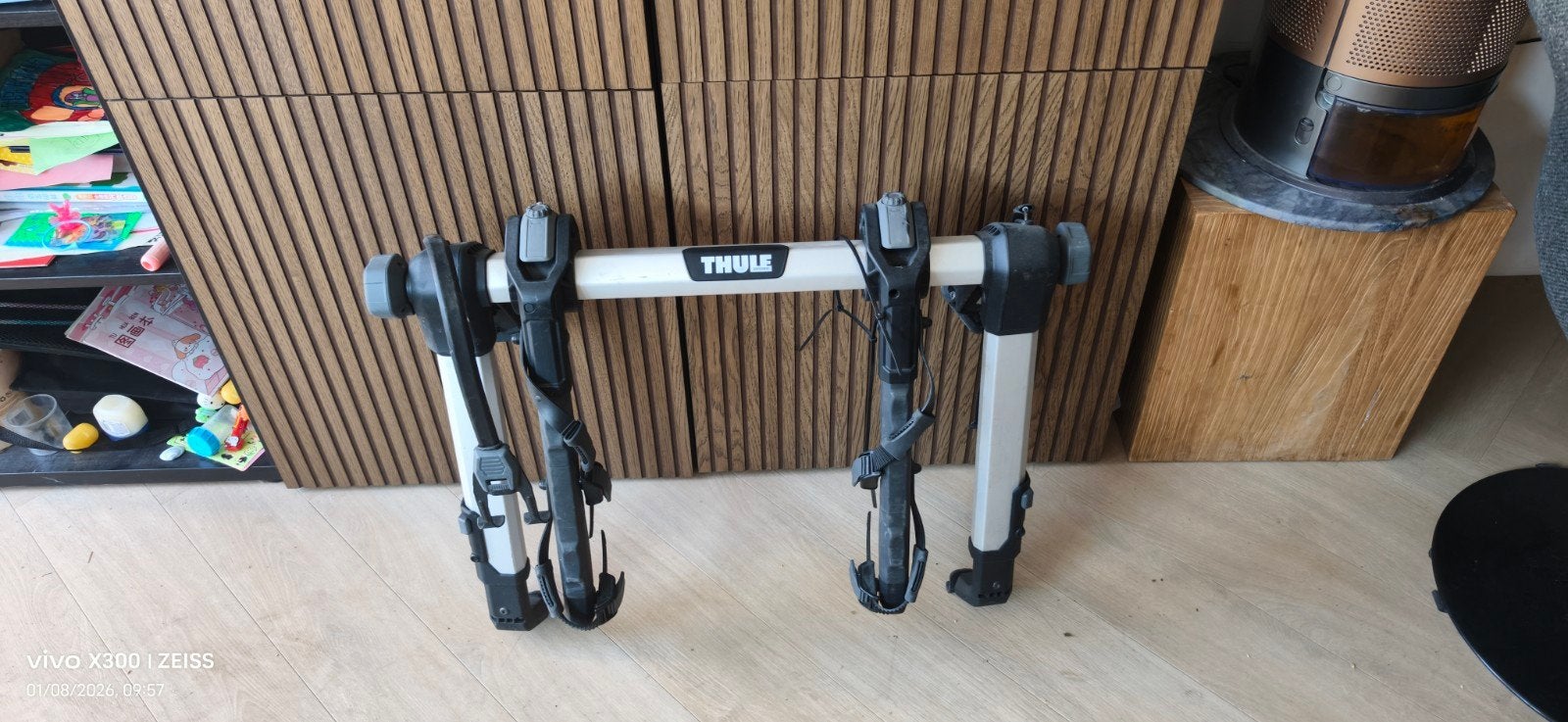 Thule Outway 2 fietsendrager met complete accessoires, Ophalen, 2 fietsen, Zo goed als nieuw, Achterklepdrager