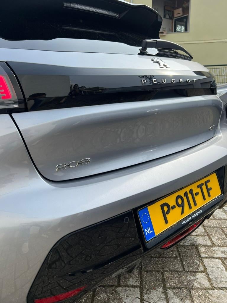 Peugeot 208 1.2 Puretech GT 100pk 2021 Grijs zeer zuinig, Zwart, 49 €/maand, 1200 kg, Particulier